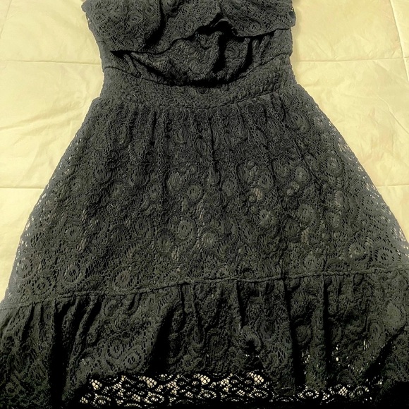 Revolve long Lacey dress -Strapless-Free Gift 🎁 Included - Picture 9 of 9